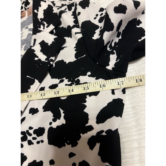 {WILLOW & ROOT} Cowprint Crop Light Weight Blazer Women’s Size Small Hip Western - Picture 6 of 10